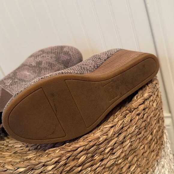 Tom’s Kelsie Stylish Snake Print Wedge Ankle Booties - 7 - Great Condition - Picture 7 of 9